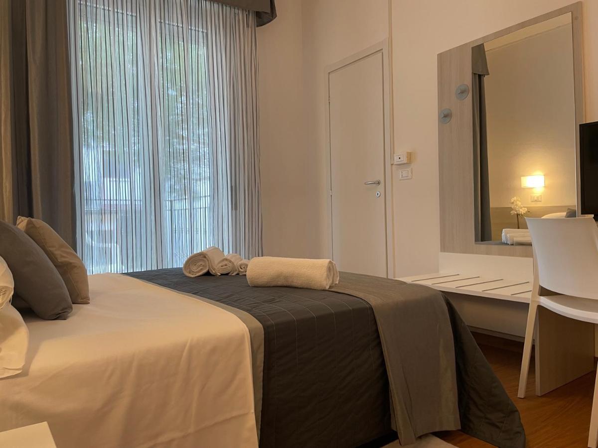 Hotel Augustus Milano Marittima Exterior photo