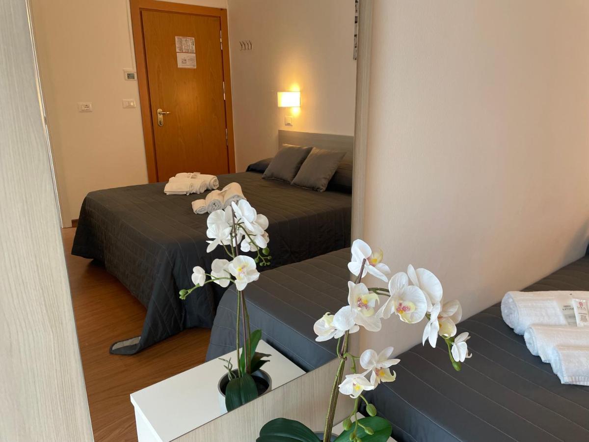 Hotel Augustus Milano Marittima Exterior photo