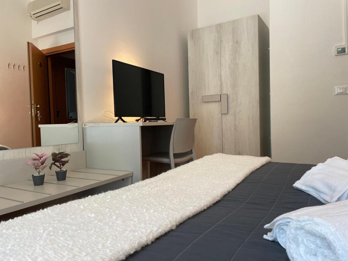 Hotel Augustus Milano Marittima Exterior photo