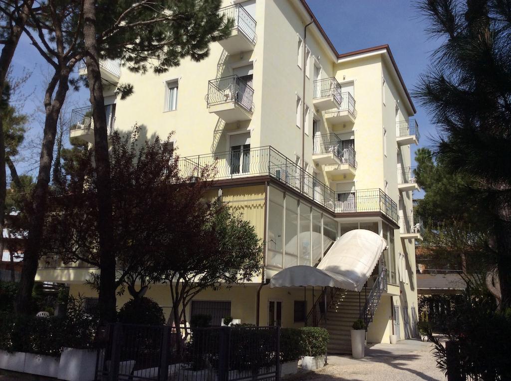 Hotel Augustus Milano Marittima Exterior photo